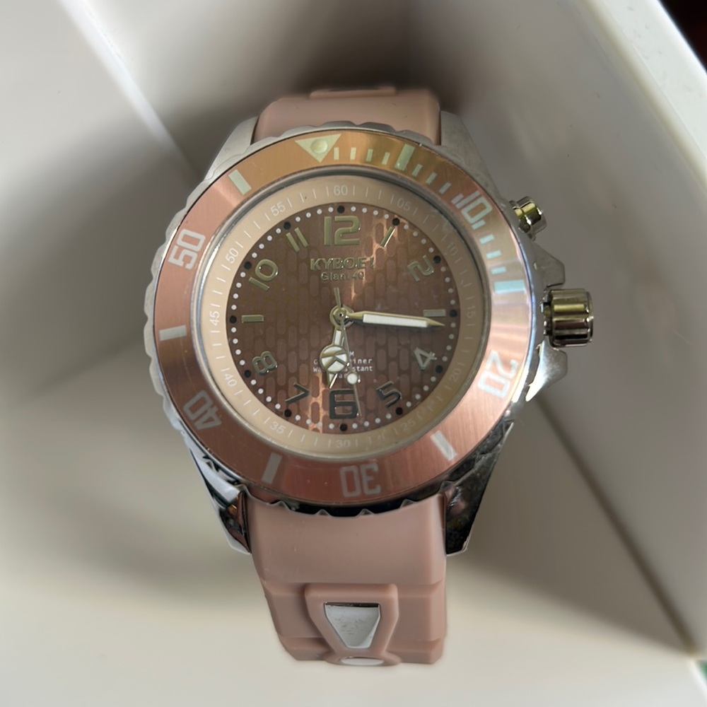 Kyboe giant watch